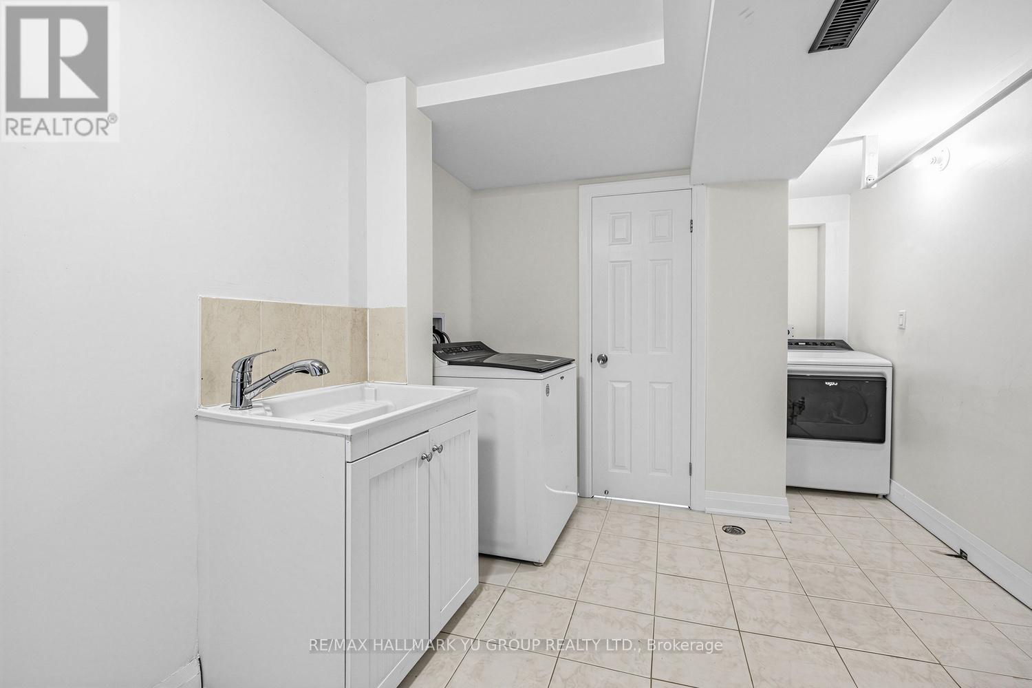 12 Pleasant View Drive, Toronto (Pleasant View), Ontario  M2J 3P5 - Photo 35 - C12879308