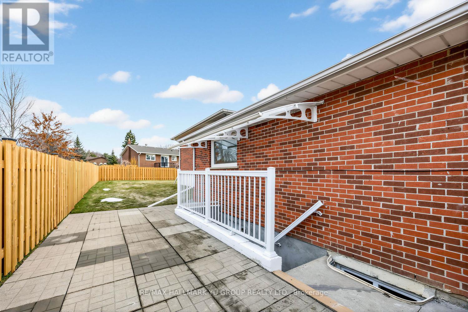 12 Pleasant View Drive, Toronto (Pleasant View), Ontario  M2J 3P5 - Photo 36 - C12879308