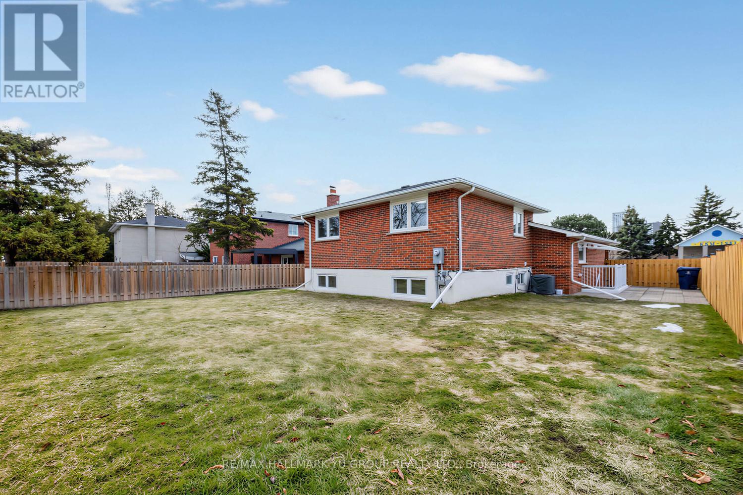 12 Pleasant View Drive, Toronto (Pleasant View), Ontario  M2J 3P5 - Photo 37 - C12879308