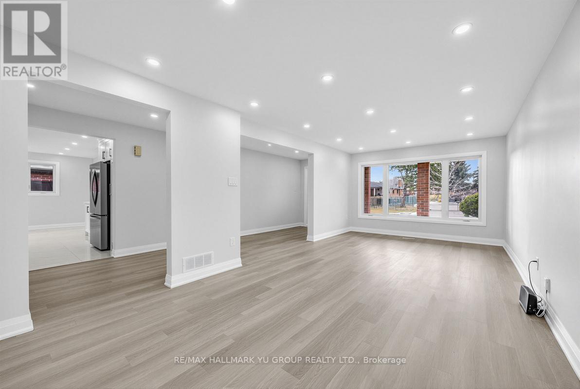 12 Pleasant View Drive, Toronto (Pleasant View), Ontario  M2J 3P5 - Photo 5 - C12879308