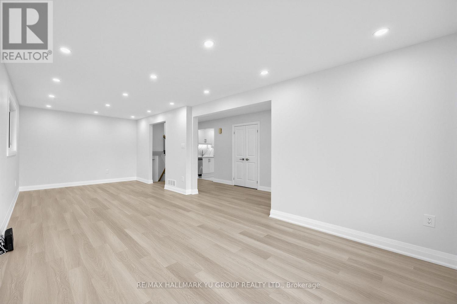 12 Pleasant View Drive, Toronto (Pleasant View), Ontario  M2J 3P5 - Photo 7 - C12879308