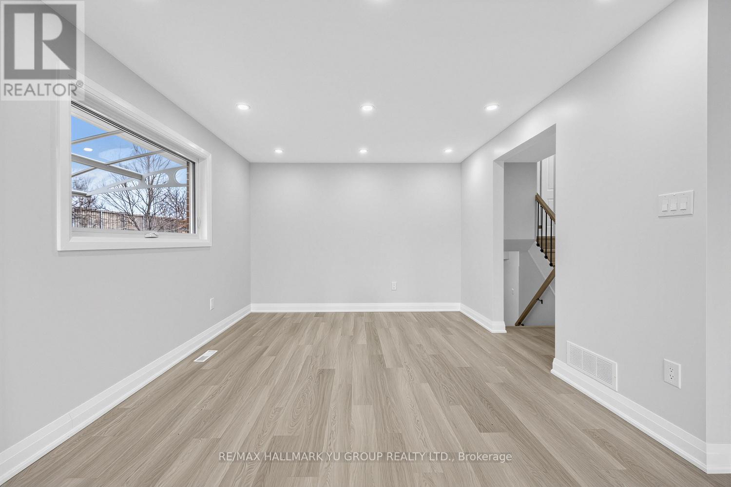 12 Pleasant View Drive, Toronto (Pleasant View), Ontario  M2J 3P5 - Photo 9 - C12879308