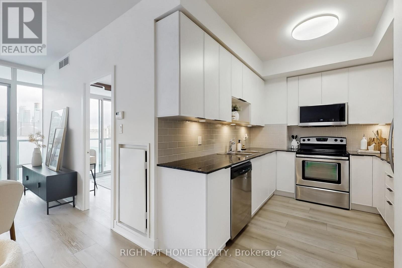 1101 - 90 Stadium Road, Toronto (Waterfront Communities), Ontario  M5V 3W5 - Photo 15 - C12879348