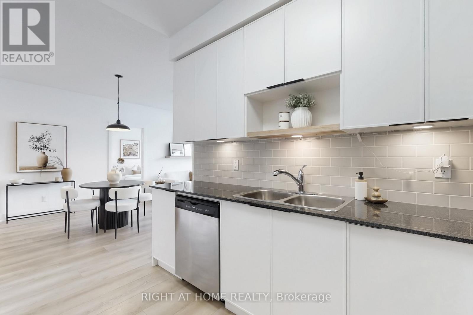 1101 - 90 Stadium Road, Toronto (Waterfront Communities), Ontario  M5V 3W5 - Photo 18 - C12879348