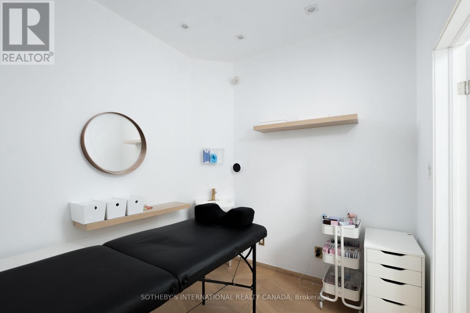 98 Church Street, Toronto (Church-Yonge Corridor), Ontario  M5C 3H9 - Photo 11 - C12879364