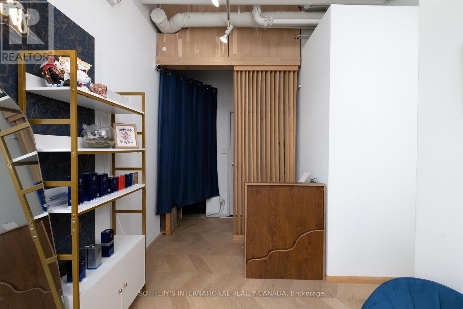 98 Church Street, Toronto (Church-Yonge Corridor), Ontario  M5C 3H9 - Photo 3 - C12879364