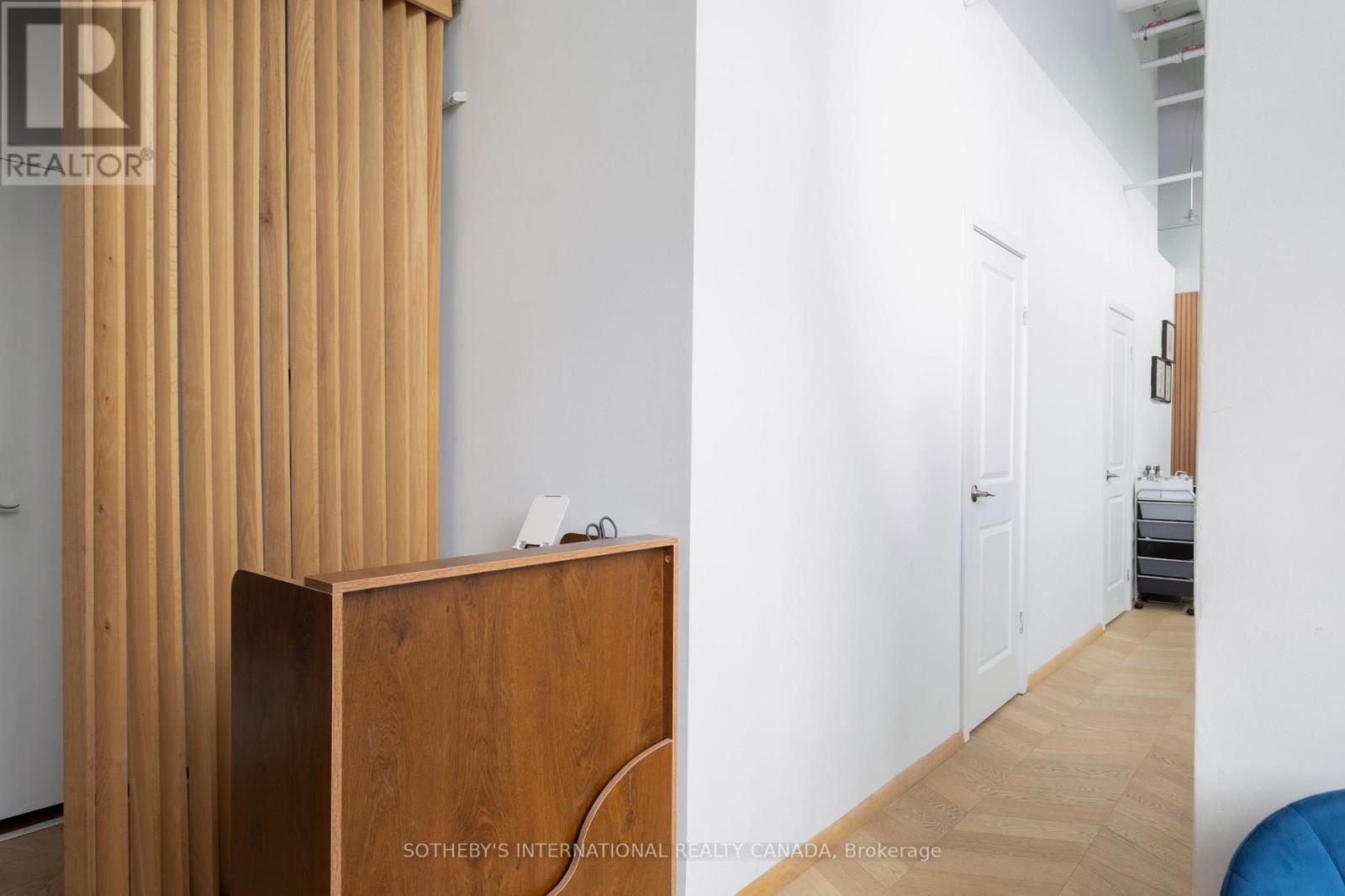 98 Church Street, Toronto (Church-Yonge Corridor), Ontario  M5C 3H9 - Photo 4 - C12879364