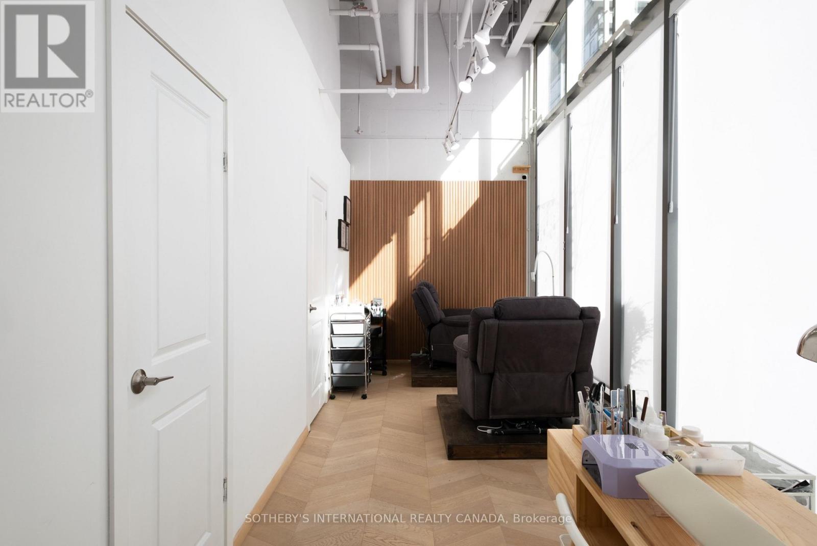 98 Church Street, Toronto (Church-Yonge Corridor), Ontario  M5C 3H9 - Photo 5 - C12879364