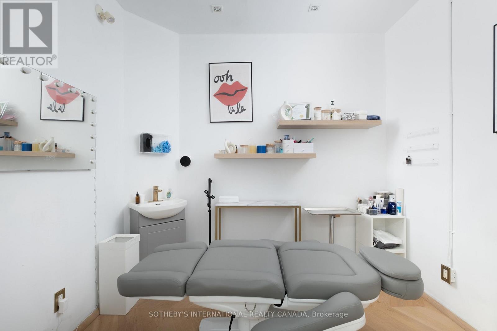 98 Church Street, Toronto (Church-Yonge Corridor), Ontario  M5C 3H9 - Photo 9 - C12879364