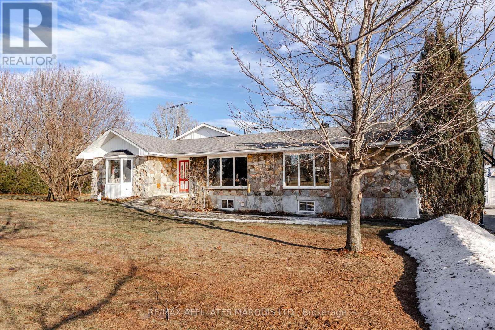 18824 Glen Road, South Glengarry, Ontario  K0C 2J0 - Photo 2 - X12879326