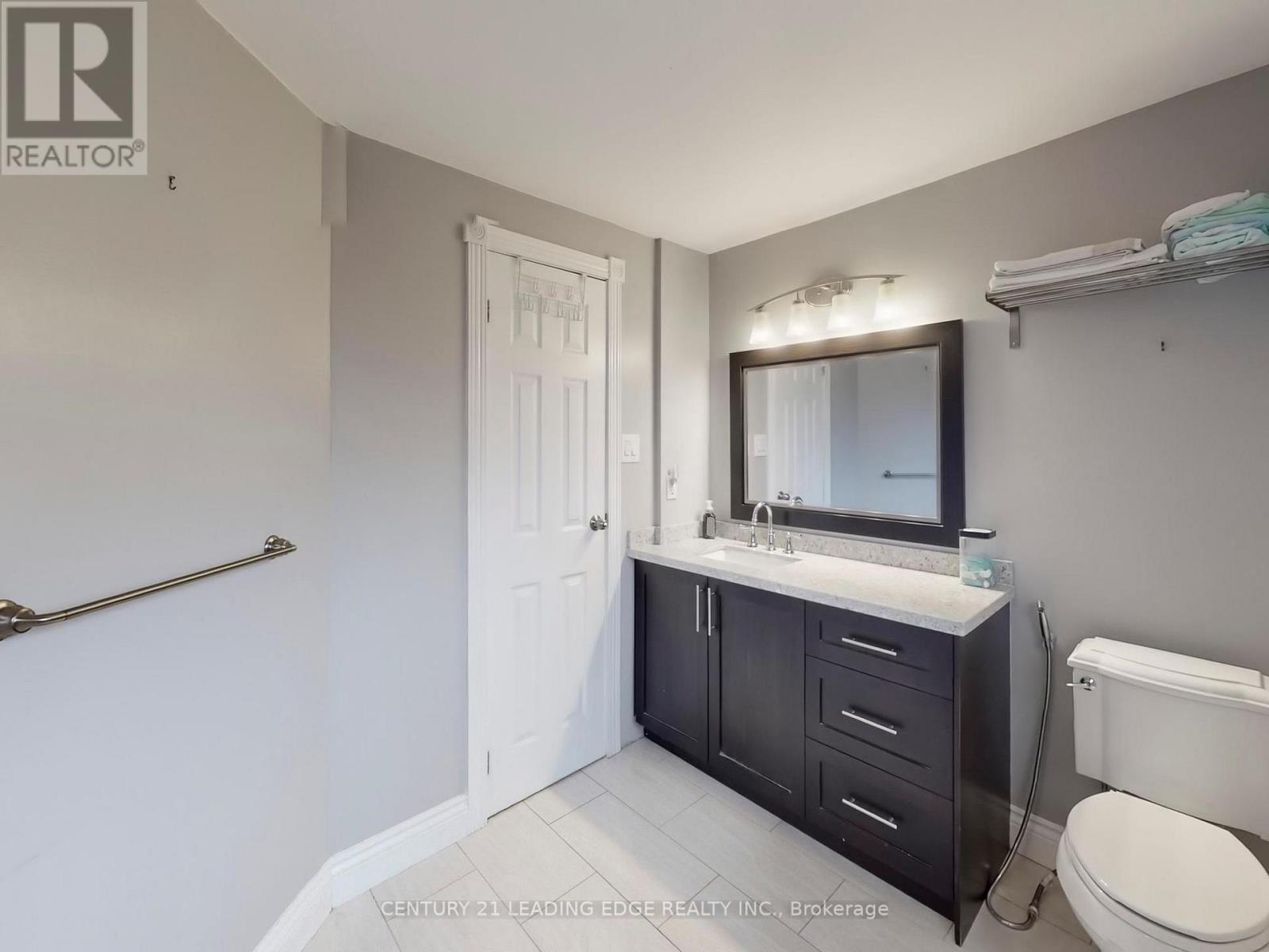 176 Large Crescent, Ajax (Central West), Ontario  L1T 2R2 - Photo 14 - E12879366