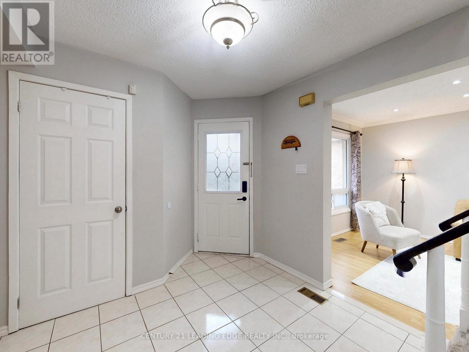 176 Large Crescent, Ajax (Central West), Ontario  L1T 2R2 - Photo 2 - E12879366