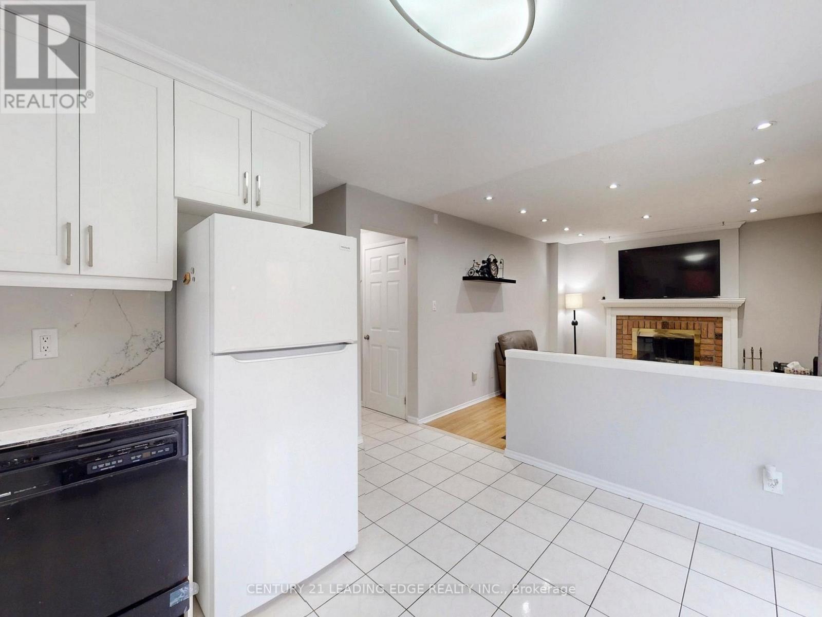 176 Large Crescent, Ajax (Central West), Ontario  L1T 2R2 - Photo 25 - E12879366