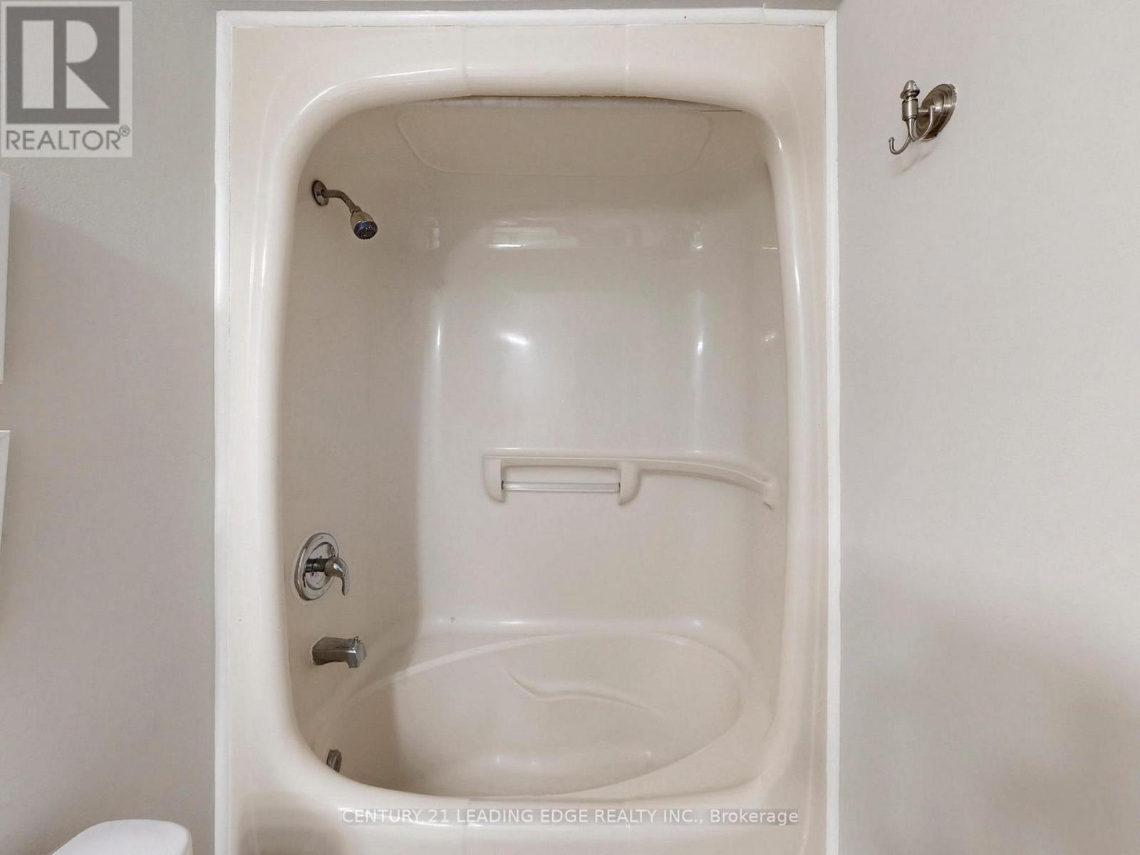 176 Large Crescent, Ajax (Central West), Ontario  L1T 2R2 - Photo 34 - E12879366