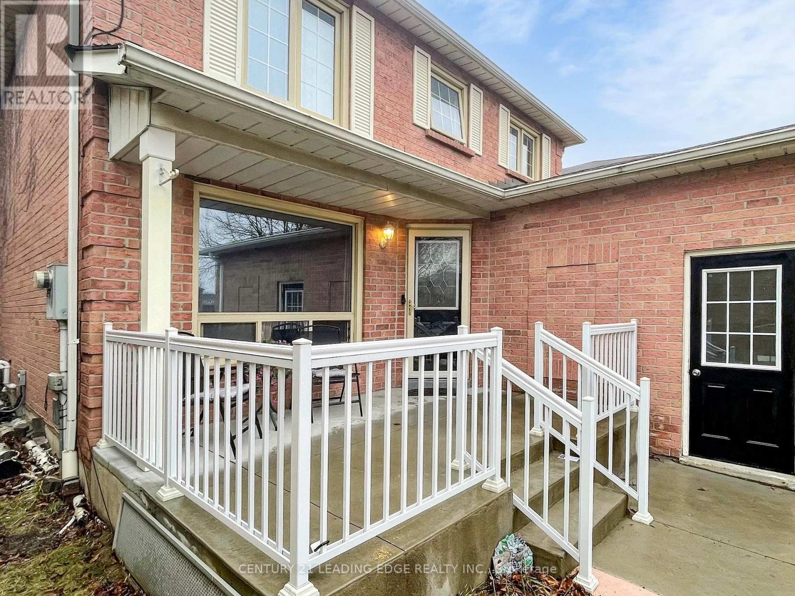 176 Large Crescent, Ajax (Central West), Ontario  L1T 2R2 - Photo 4 - E12879366