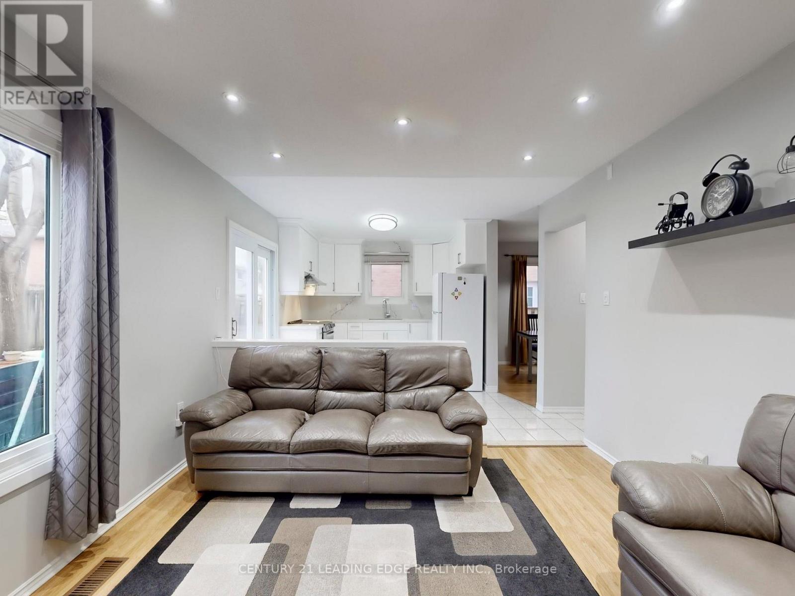 176 Large Crescent, Ajax (Central West), Ontario  L1T 2R2 - Photo 9 - E12879366