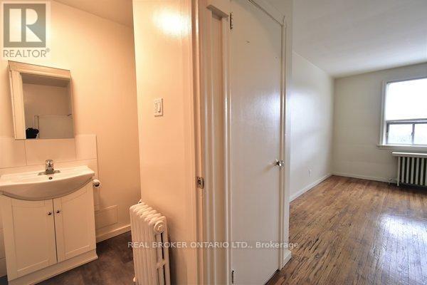 3 - 202 O'connor Drive, Toronto (East York), Ontario  M4J 2T1 - Photo 2 - E12879472