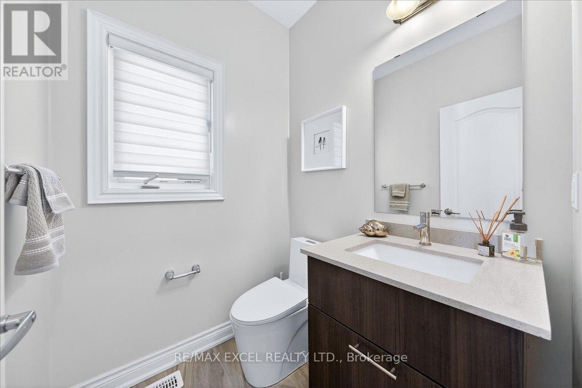 10 Deer Pass Road, East Gwillimbury (Sharon), Ontario  L9N 0L6 - Photo 5 - N12879316