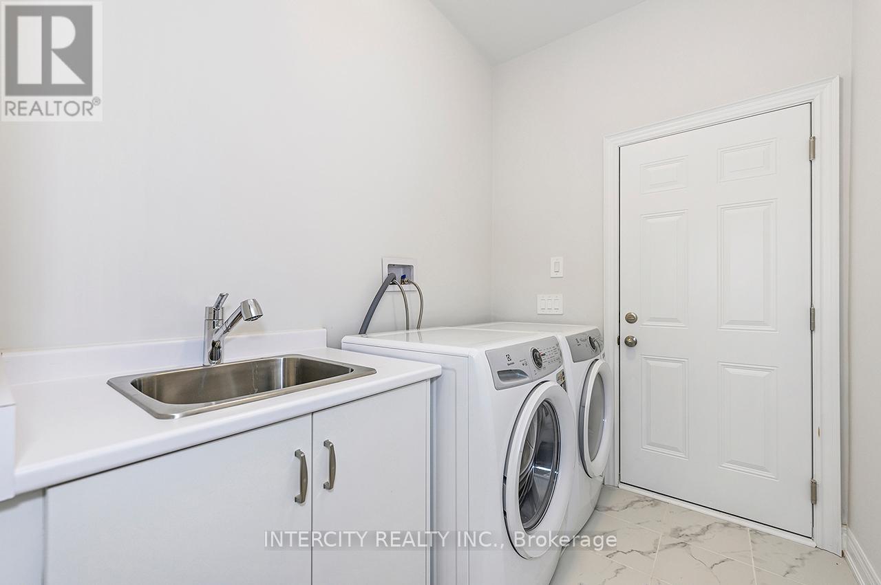 51 Bostock Drive, Georgina (Keswick South), Ontario  L4P 0S5 - Photo 10 - N12879328