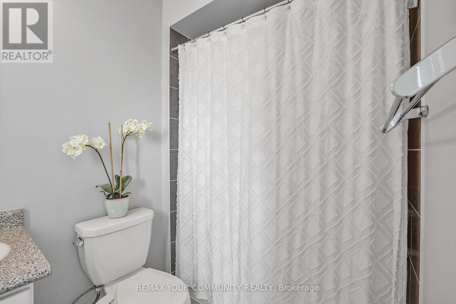 153 Hopkins Crescent, Bradford West Gwillimbury (Bradford), Ontario  L3Z 0R7 - Photo 33 - N12879422