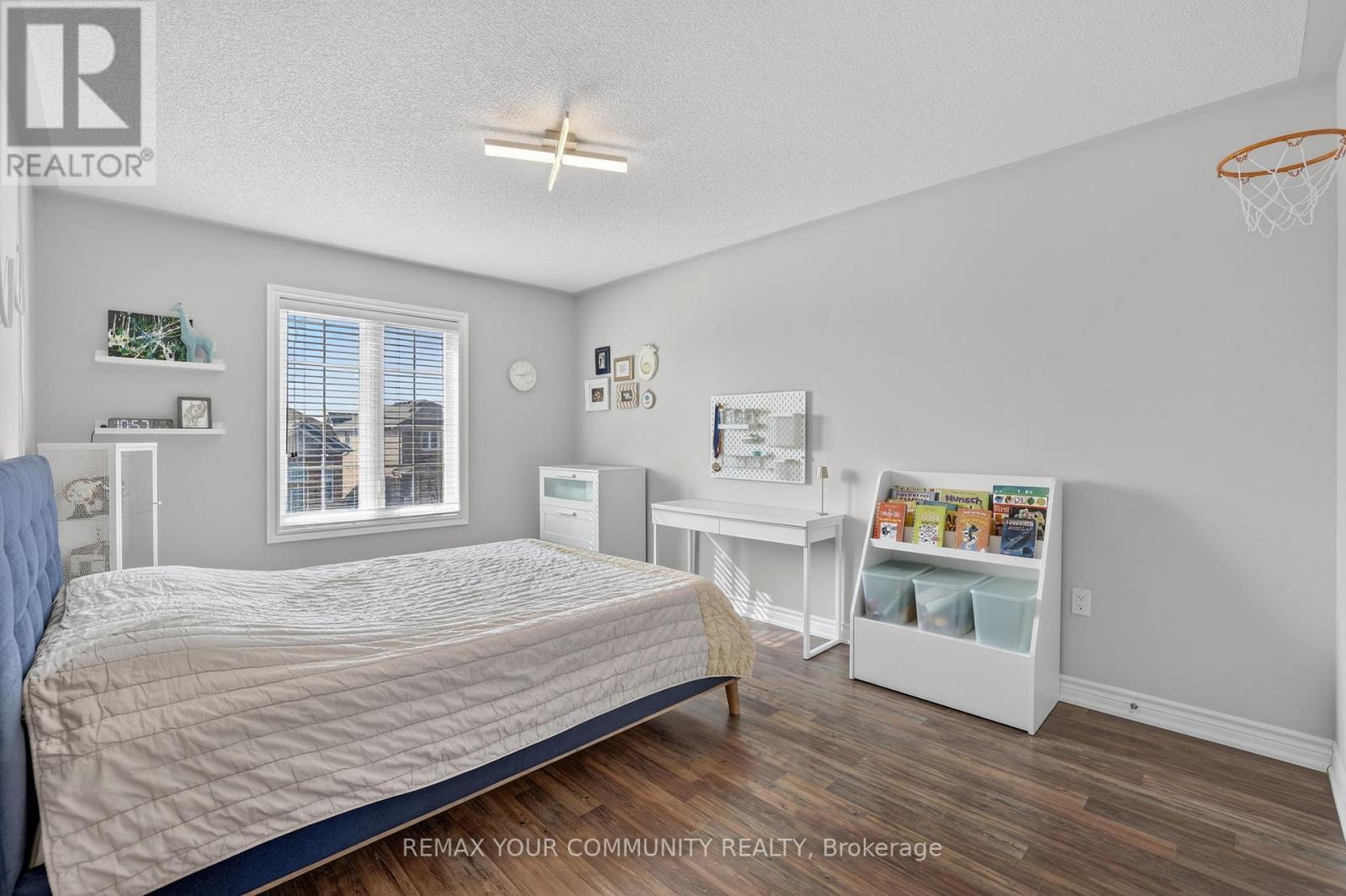 153 Hopkins Crescent, Bradford West Gwillimbury (Bradford), Ontario  L3Z 0R7 - Photo 35 - N12879422