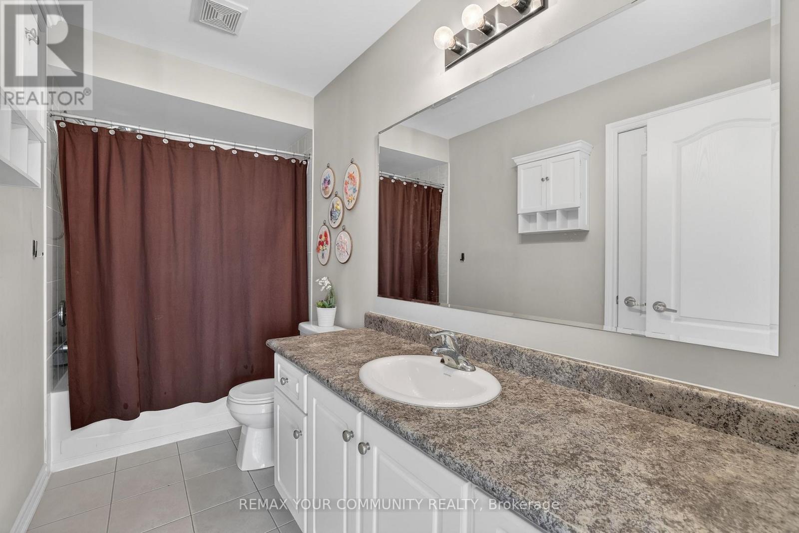 153 Hopkins Crescent, Bradford West Gwillimbury (Bradford), Ontario  L3Z 0R7 - Photo 36 - N12879422