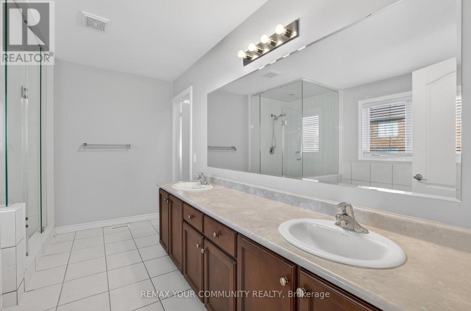 153 Hopkins Crescent, Bradford West Gwillimbury (Bradford), Ontario  L3Z 0R7 - Photo 41 - N12879422