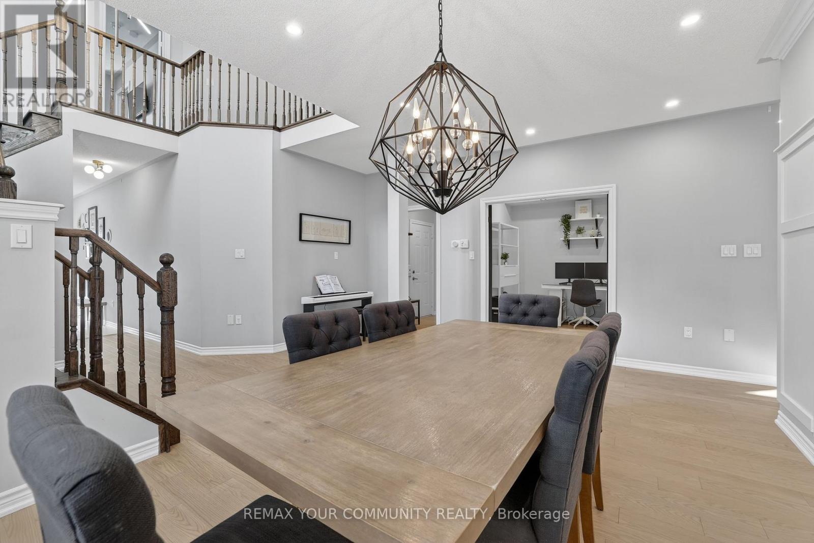 153 Hopkins Crescent, Bradford West Gwillimbury (Bradford), Ontario  L3Z 0R7 - Photo 8 - N12879422