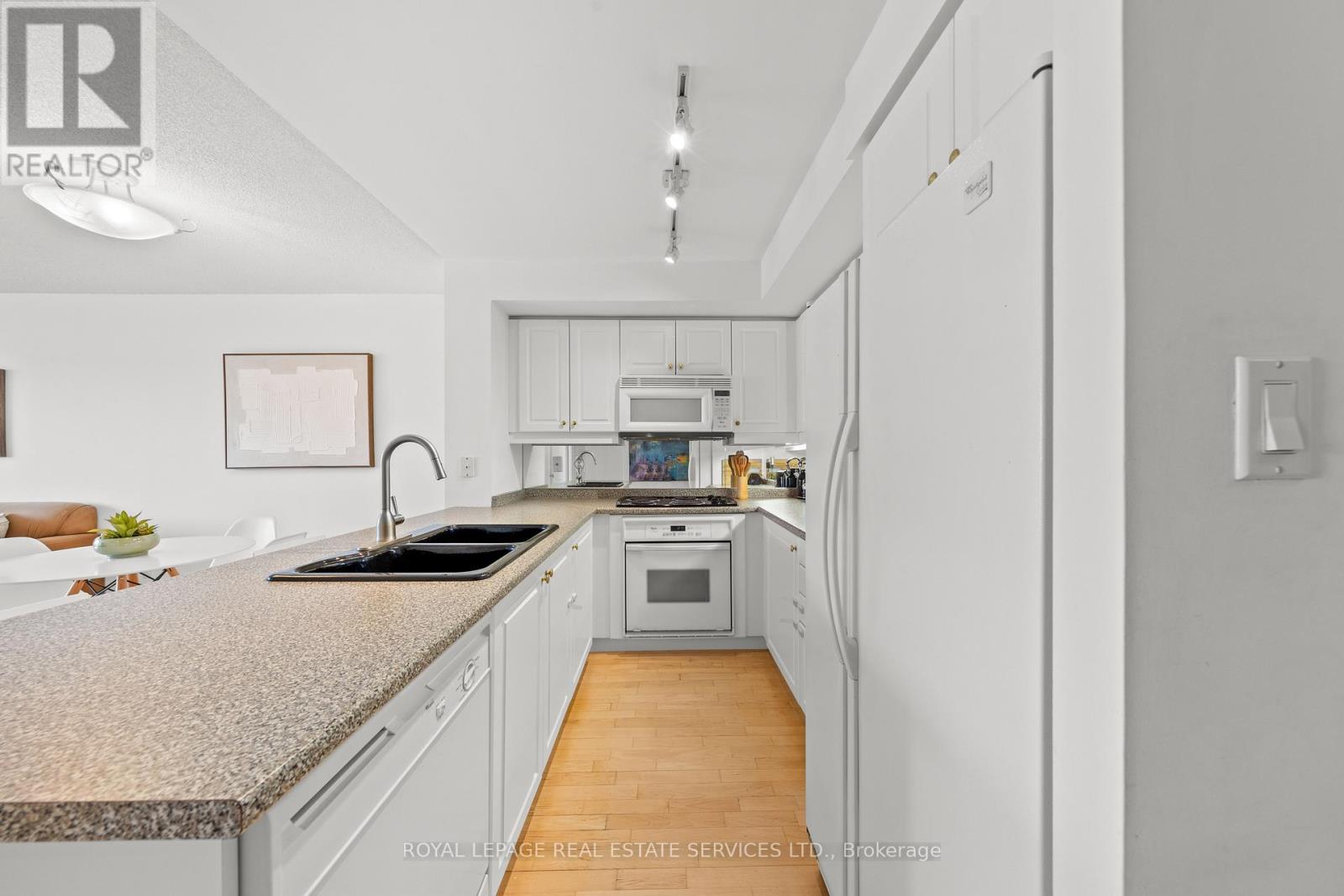 606 - 18 Wanless Avenue, Toronto, Ontario  M4N 1V6 - Photo 8 - C12870340