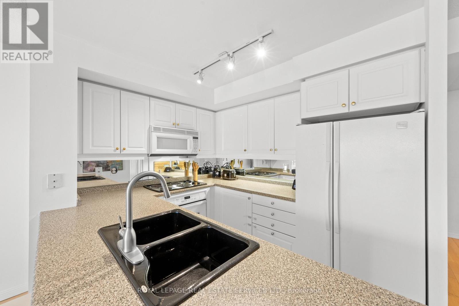 606 - 18 Wanless Avenue, Toronto, Ontario  M4N 1V6 - Photo 9 - C12870340