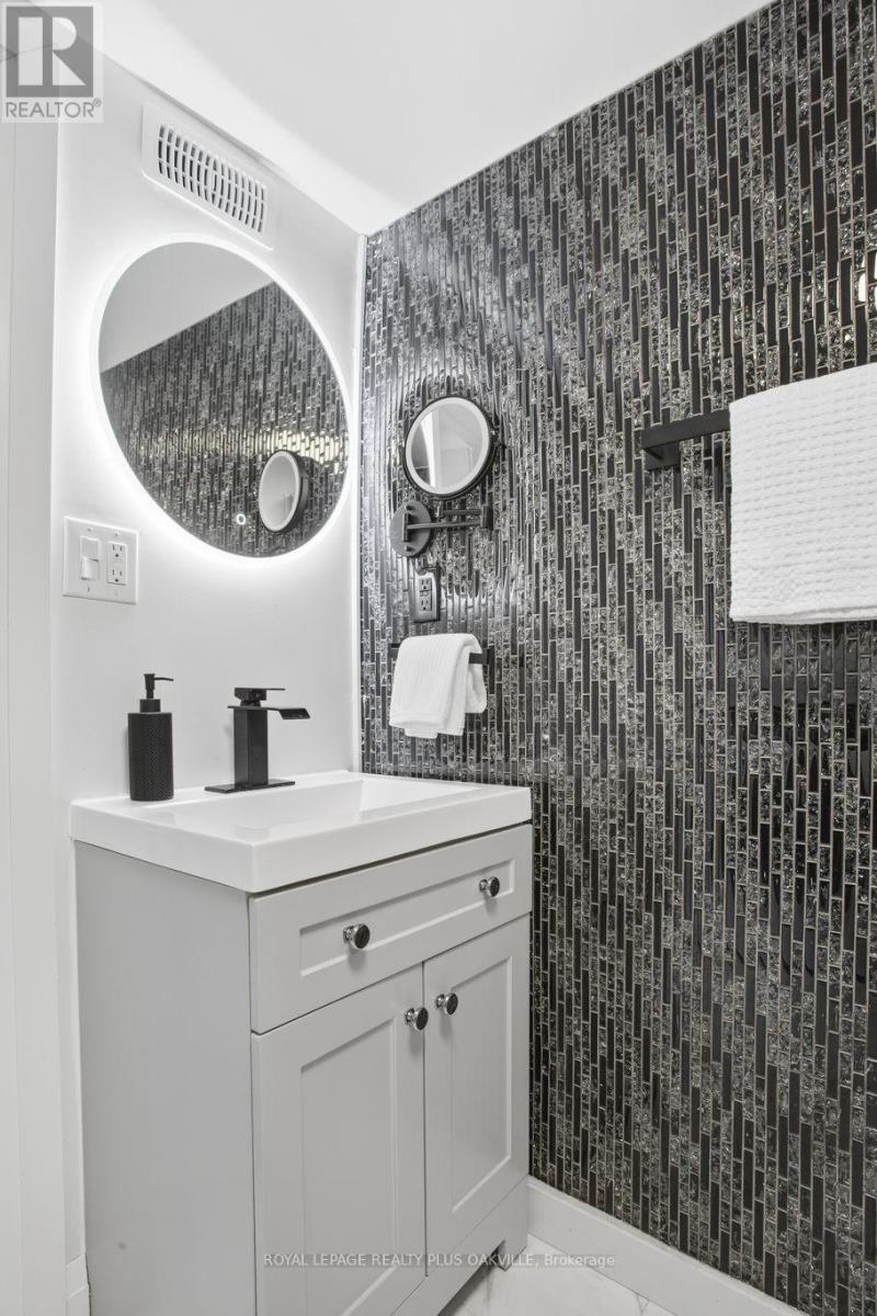 3488 Rebecca Street, Oakville, Ontario  L6L 6X9 - Photo 43 - W12872614