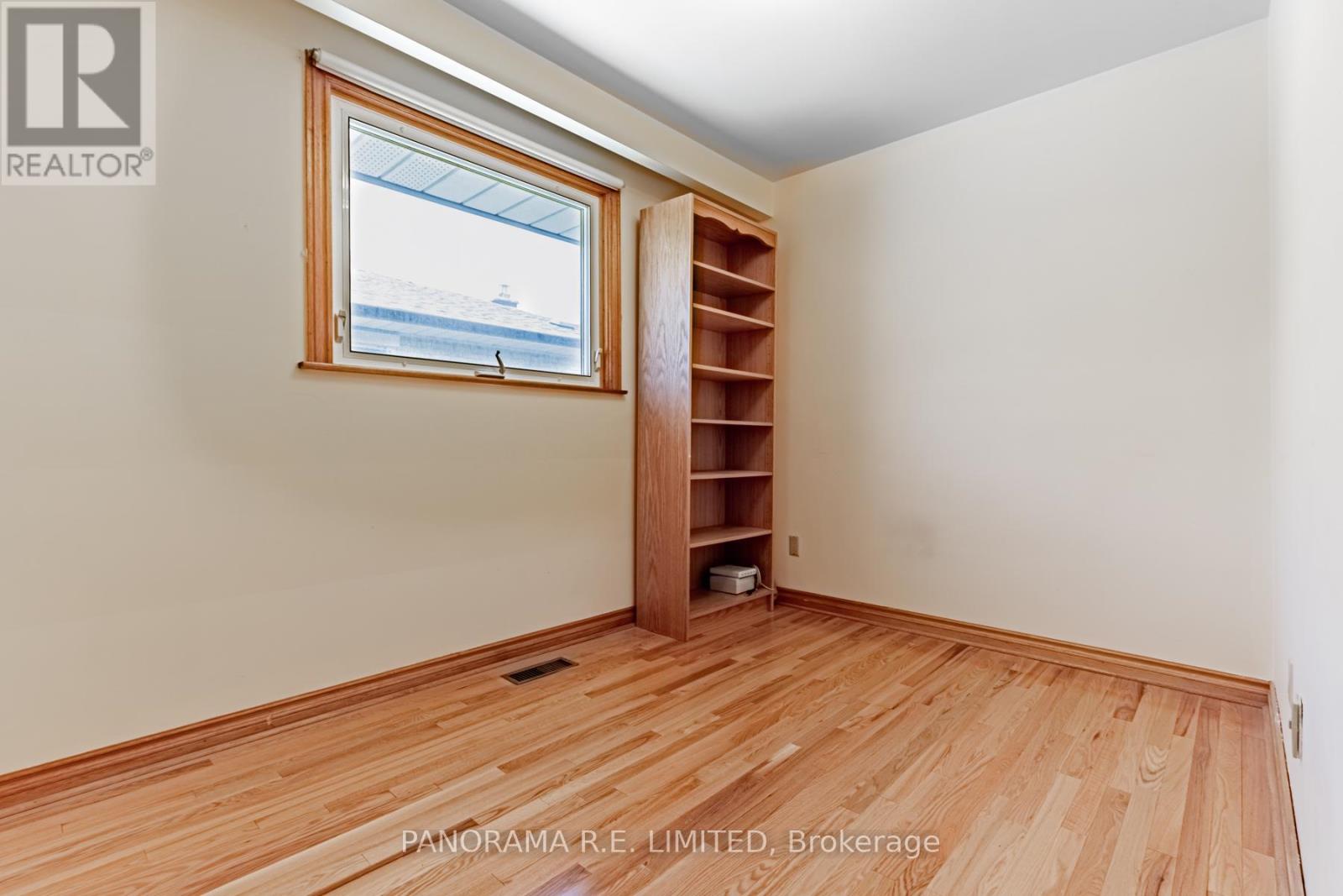 53 Vanguard Drive, Toronto (Islington-City Centre West), Ontario  M9B 5E8 - Photo 12 - W12874378