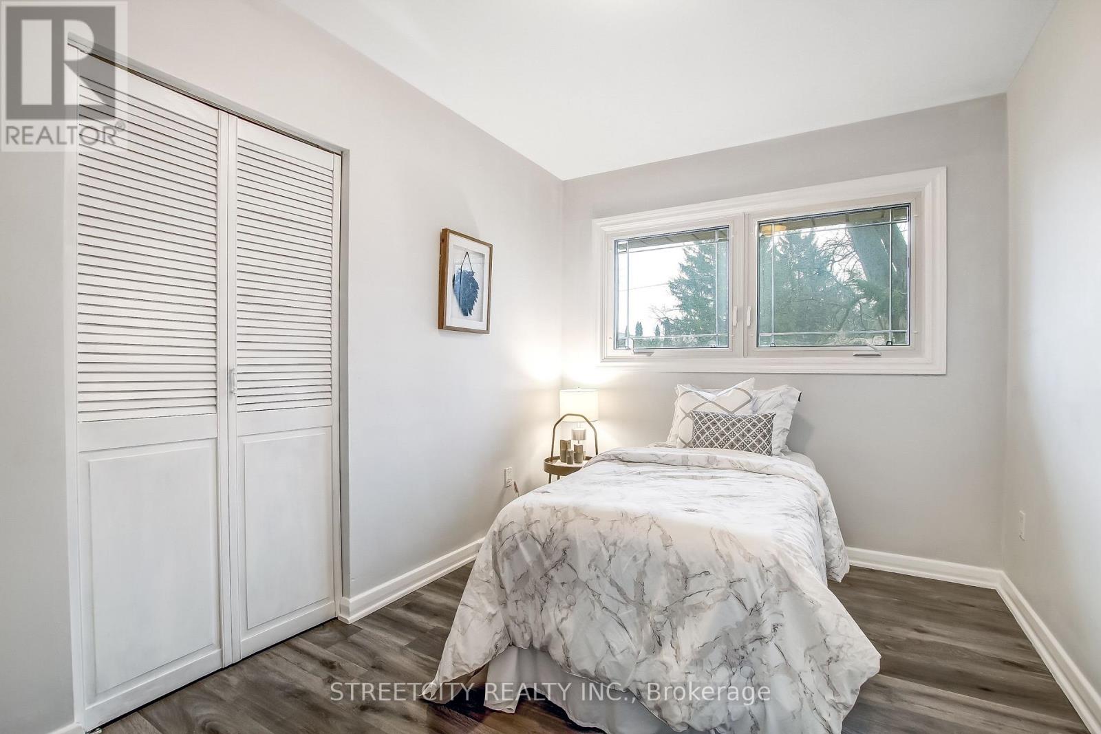 Photo 12 of 27 for 554 Leyton Crescent