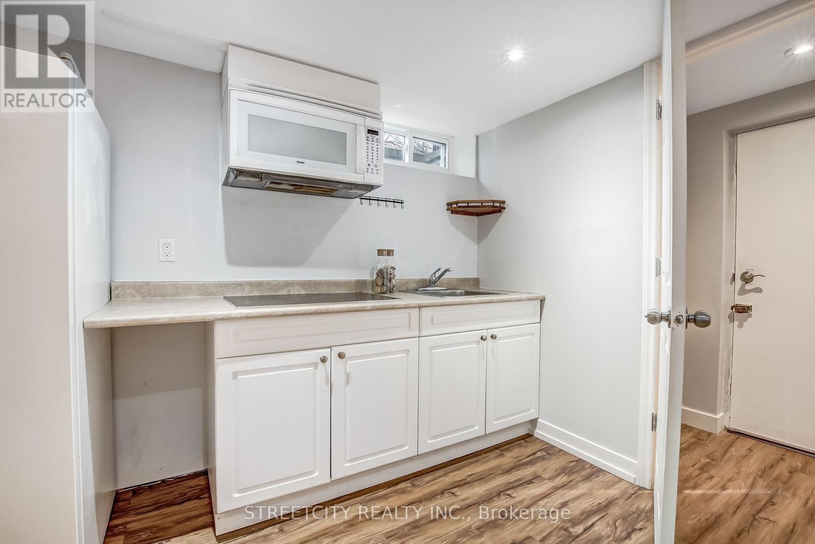 Photo 19 of 27 for 554 Leyton Crescent