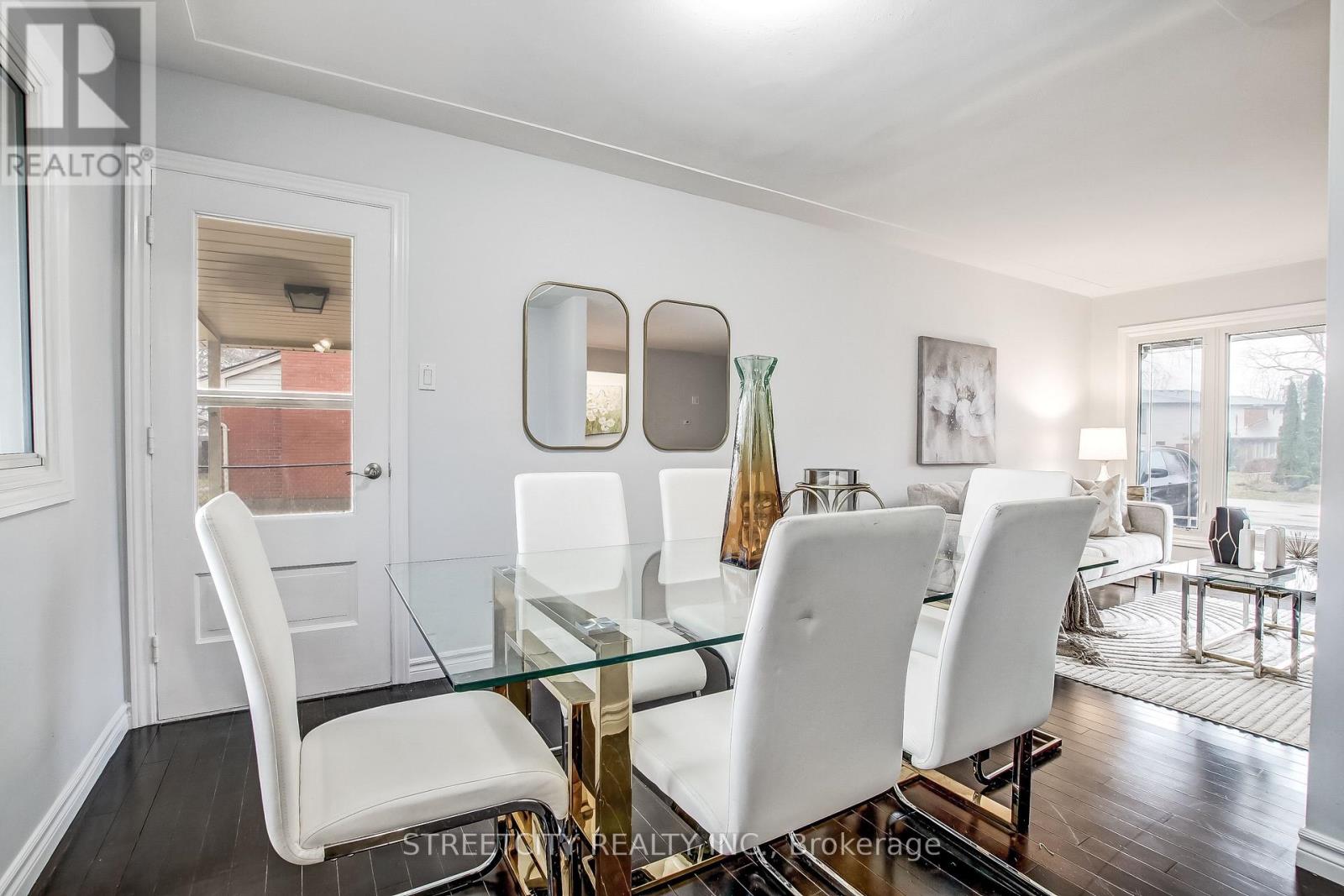 Photo 8 of 27 for 554 Leyton Crescent