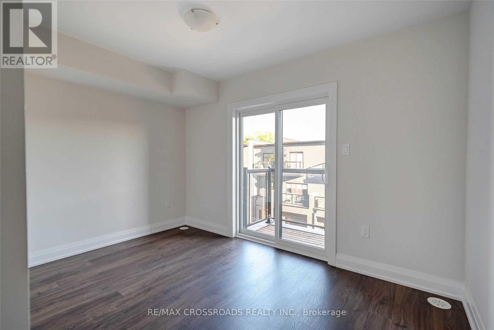 37 Creekbank Road, Toronto (Rustic), Ontario  M6L 0A3 - Photo 11 - W12879318