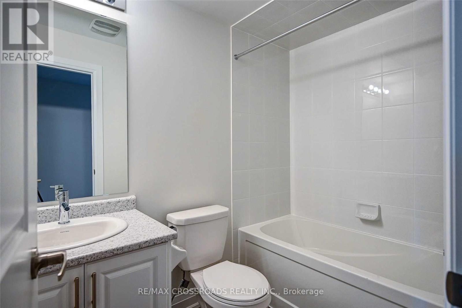 37 Creekbank Road, Toronto (Rustic), Ontario  M6L 0A3 - Photo 12 - W12879318