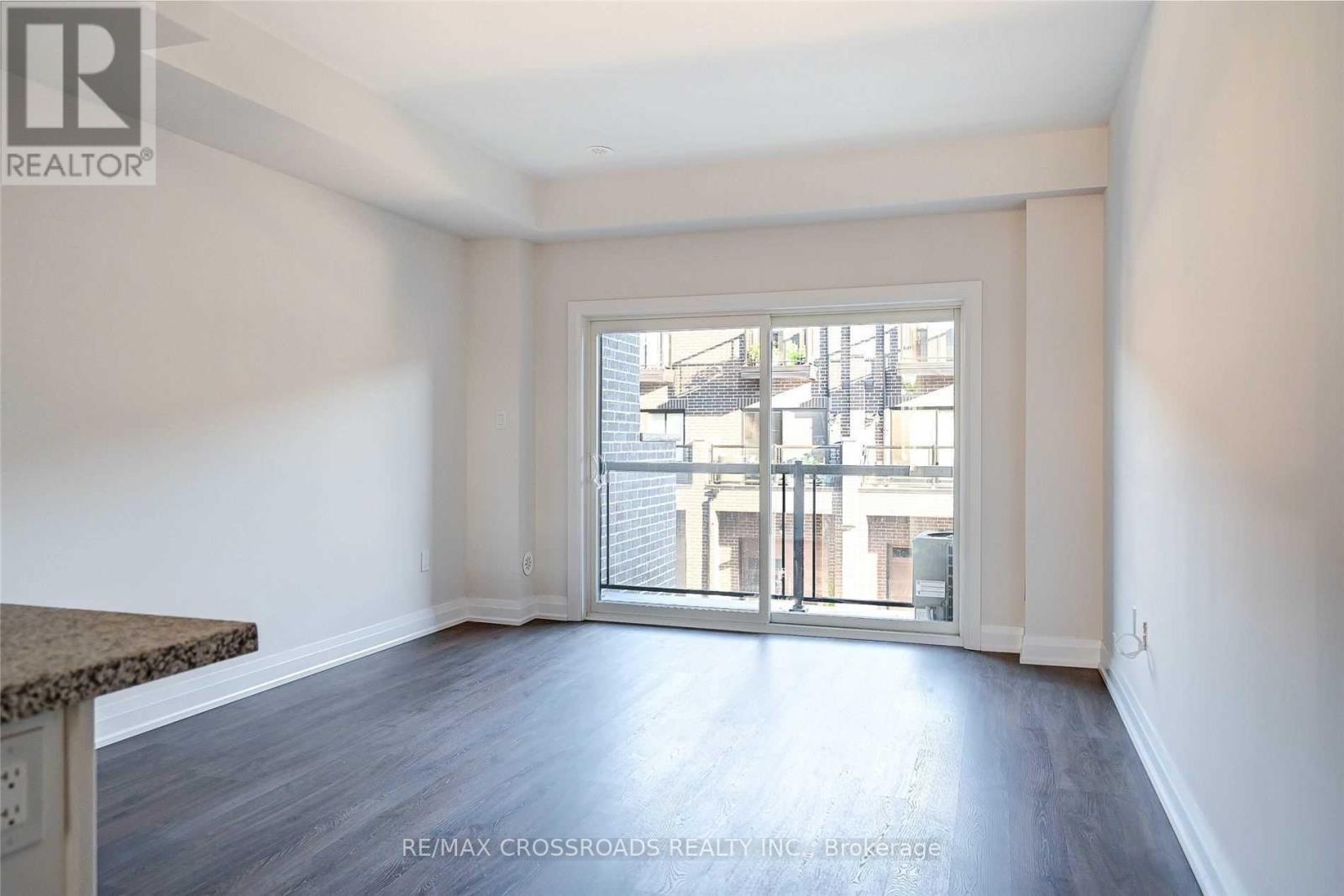 37 Creekbank Road, Toronto (Rustic), Ontario  M6L 0A3 - Photo 3 - W12879318