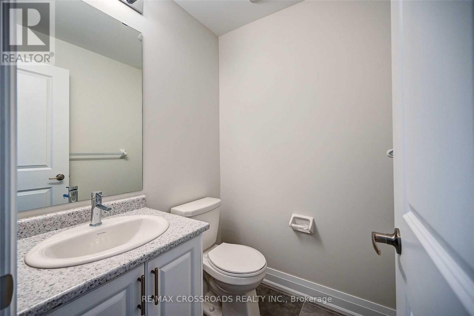 37 Creekbank Road, Toronto (Rustic), Ontario  M6L 0A3 - Photo 6 - W12879318