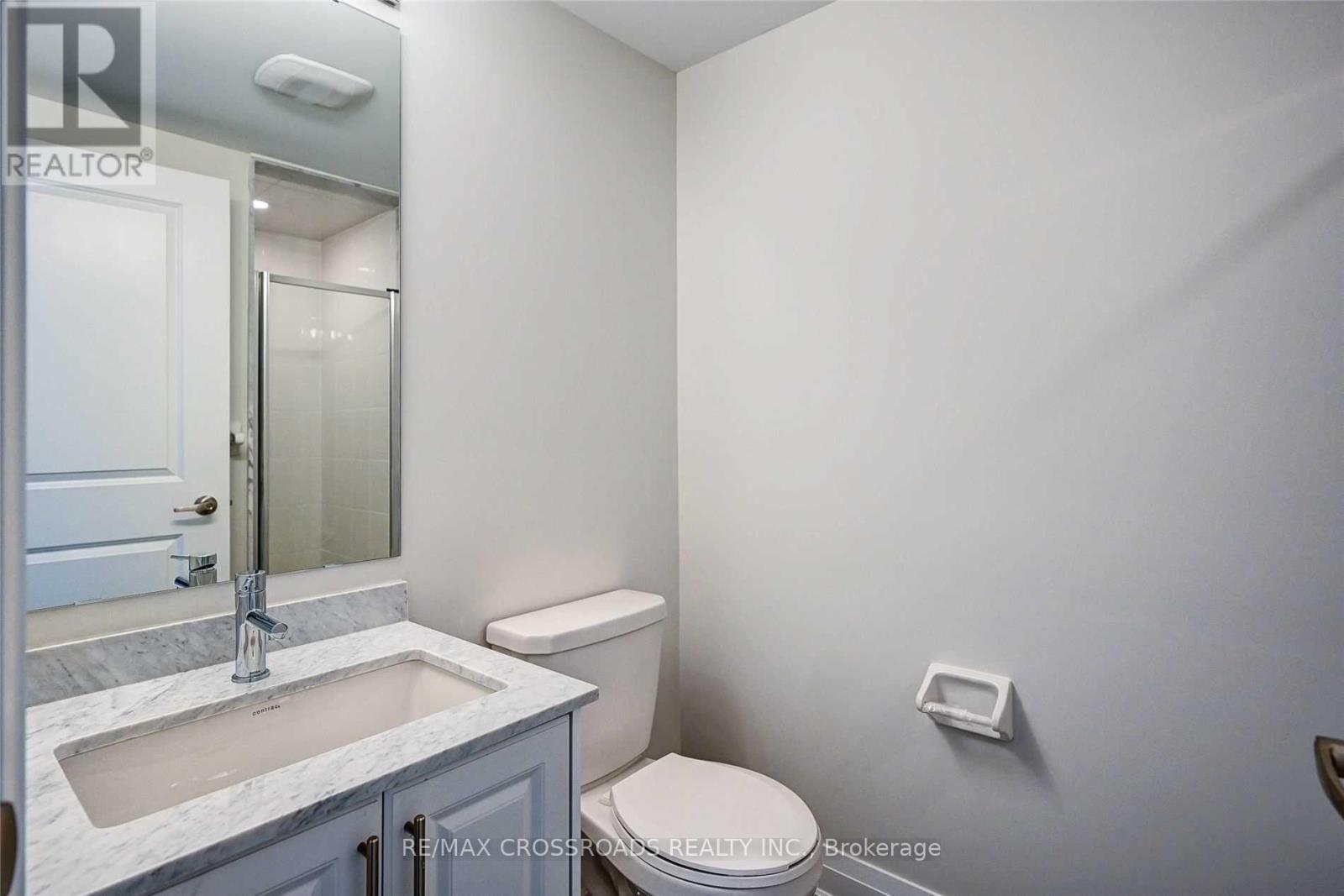 37 Creekbank Road, Toronto (Rustic), Ontario  M6L 0A3 - Photo 9 - W12879318