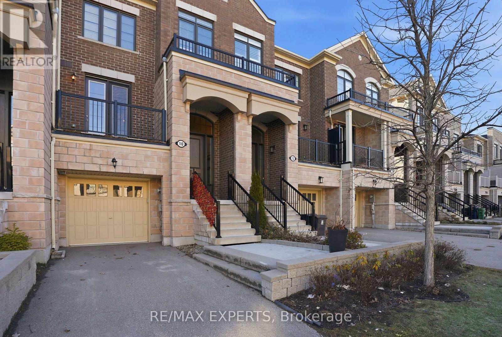 10 Augustus Terrace, Toronto, Ontario  M8Z 0E4 - Photo 2 - W12879332
