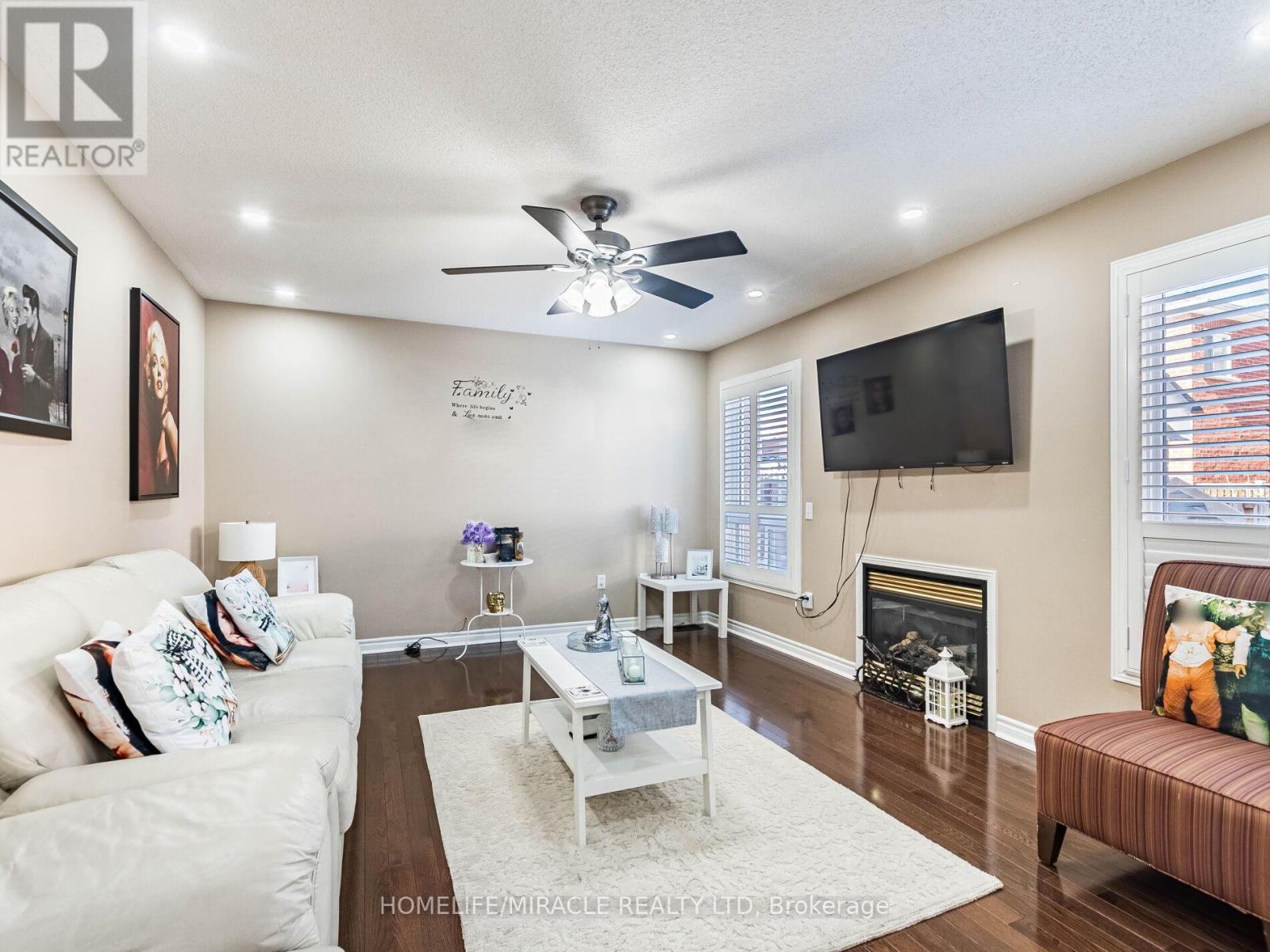 5 Sams Crescent, Brampton (Fletcher's Meadow), Ontario  L7A 3T8 - Photo 12 - W12879334