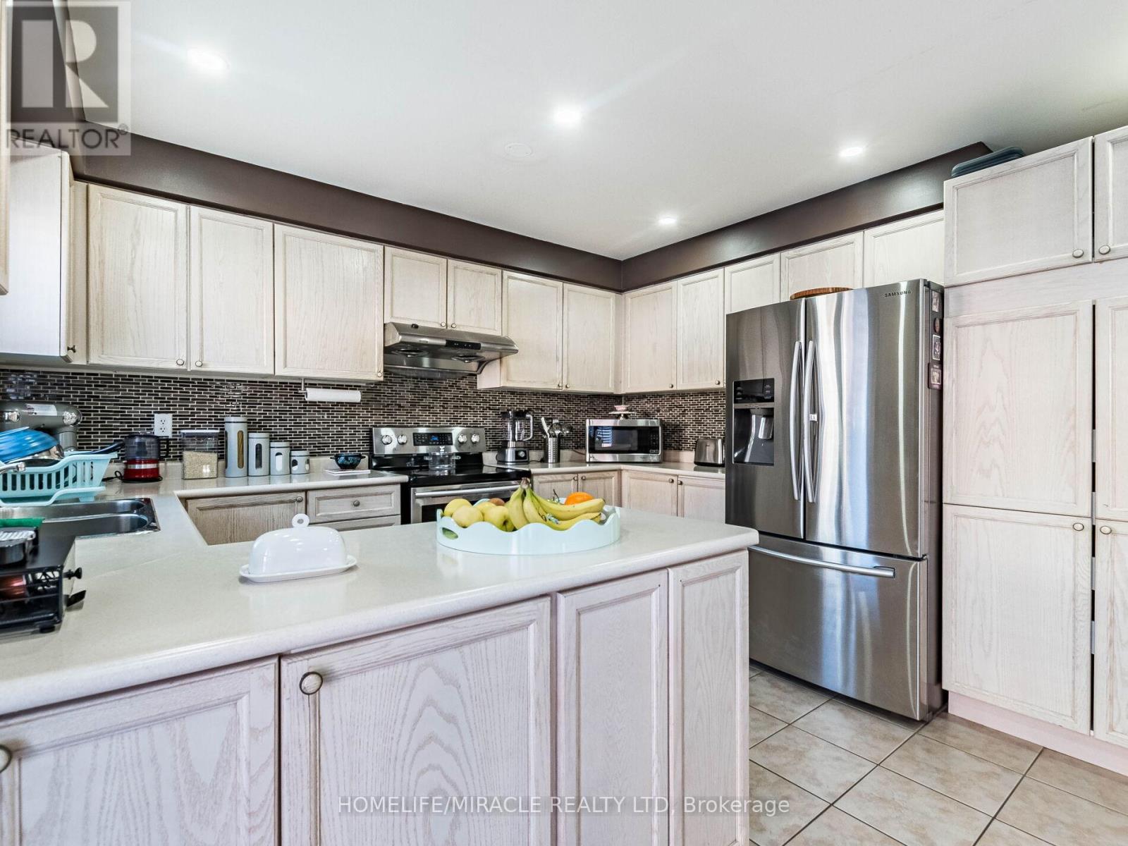 5 Sams Crescent, Brampton (Fletcher's Meadow), Ontario  L7A 3T8 - Photo 18 - W12879334