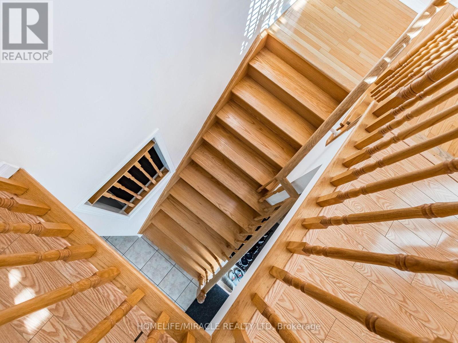 5 Sams Crescent, Brampton (Fletcher's Meadow), Ontario  L7A 3T8 - Photo 25 - W12879334