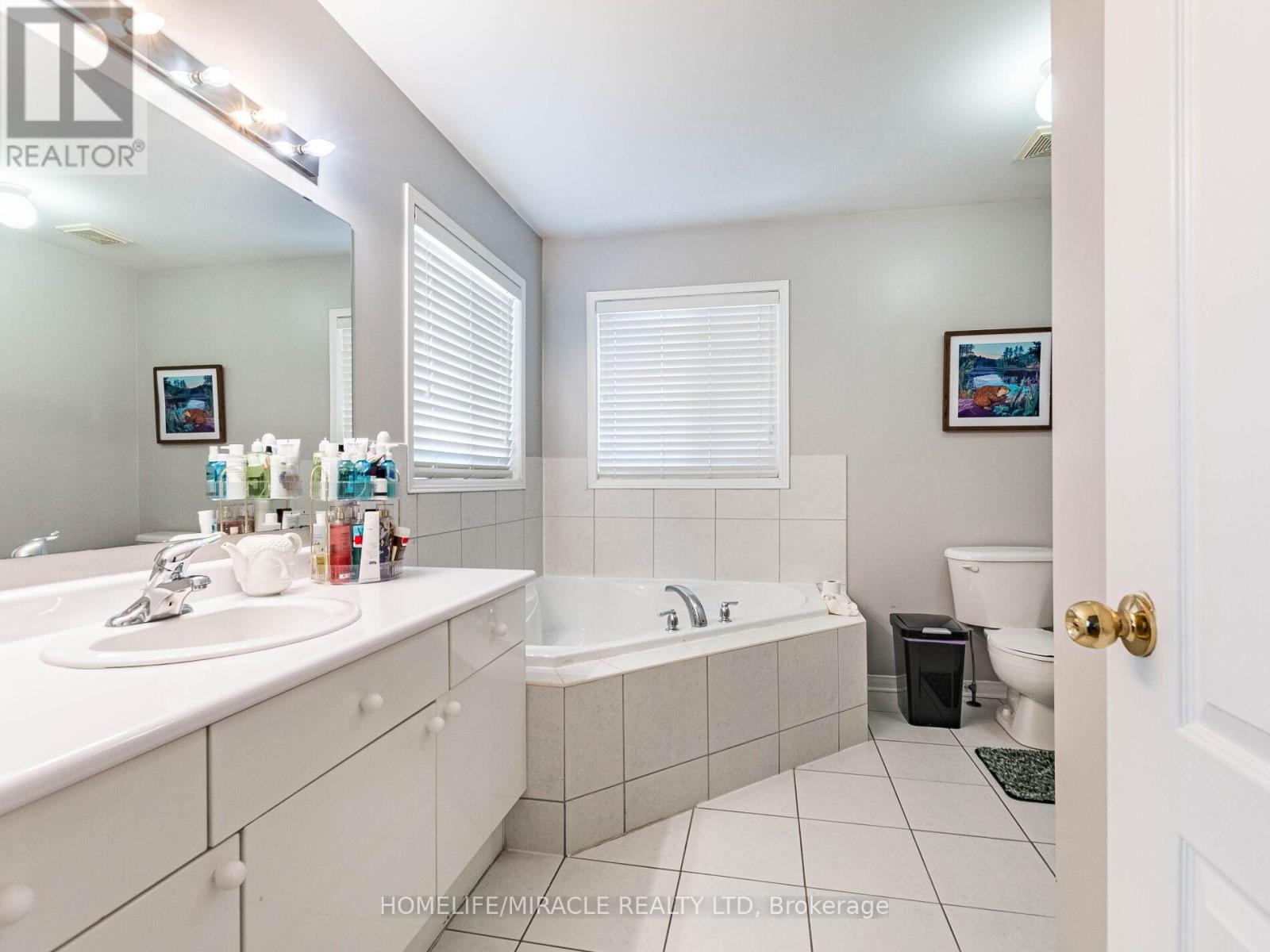 5 Sams Crescent, Brampton (Fletcher's Meadow), Ontario  L7A 3T8 - Photo 28 - W12879334