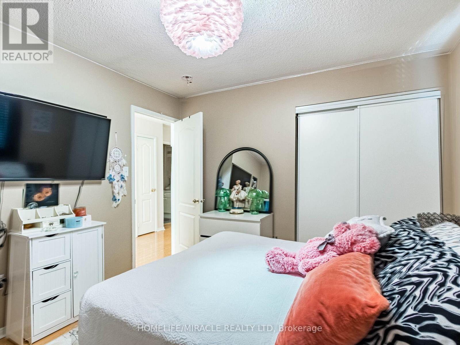 5 Sams Crescent, Brampton (Fletcher's Meadow), Ontario  L7A 3T8 - Photo 33 - W12879334