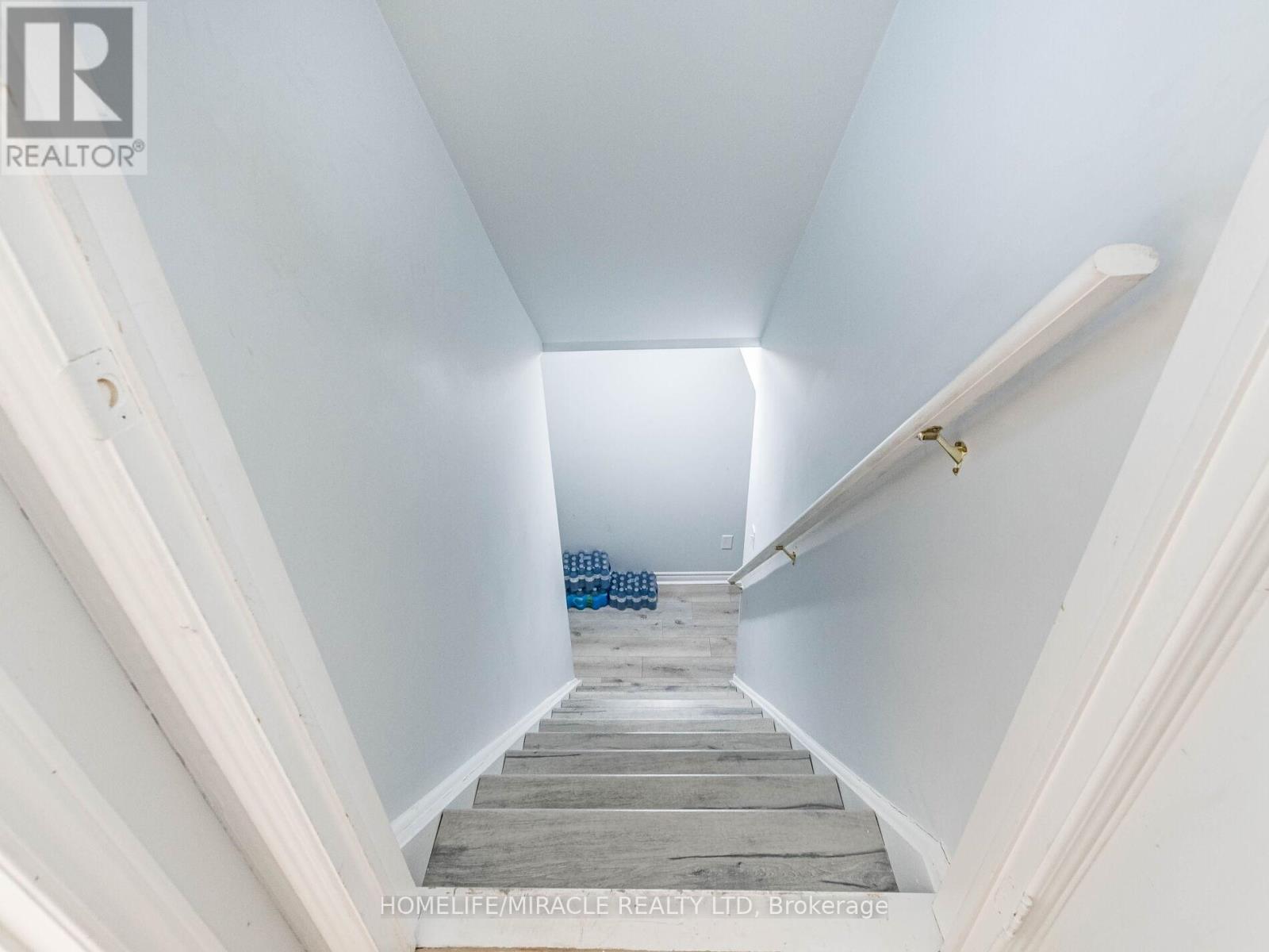 5 Sams Crescent, Brampton (Fletcher's Meadow), Ontario  L7A 3T8 - Photo 34 - W12879334