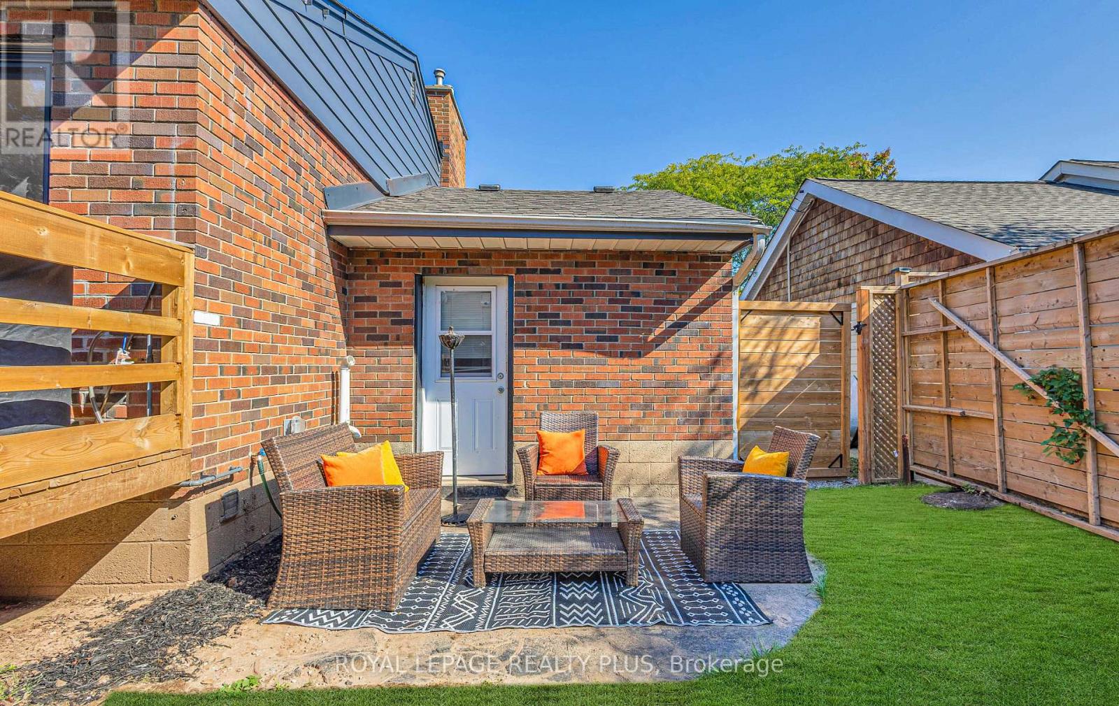 884 Eagle Drive, Burlington (Lasalle), Ontario  L7T 3A4 - Photo 5 - W12879358