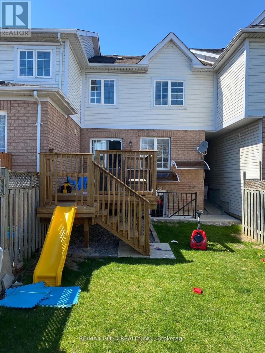 Upper - 110 Monaco Court, Brampton (Fletcher's Meadow), Ontario  L7A 1X2 - Photo 16 - W12879404