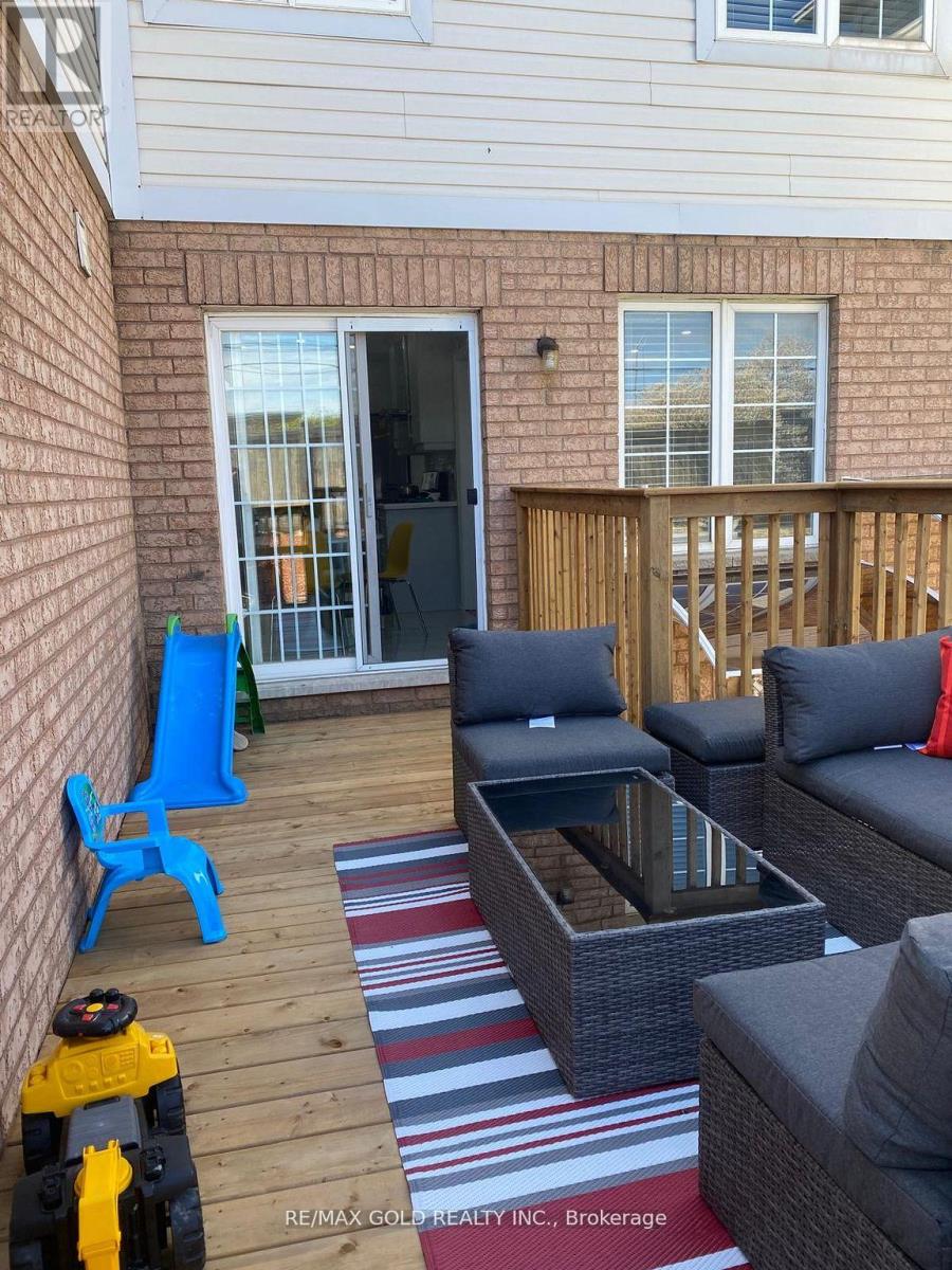 Upper - 110 Monaco Court, Brampton (Fletcher's Meadow), Ontario  L7A 1X2 - Photo 18 - W12879404